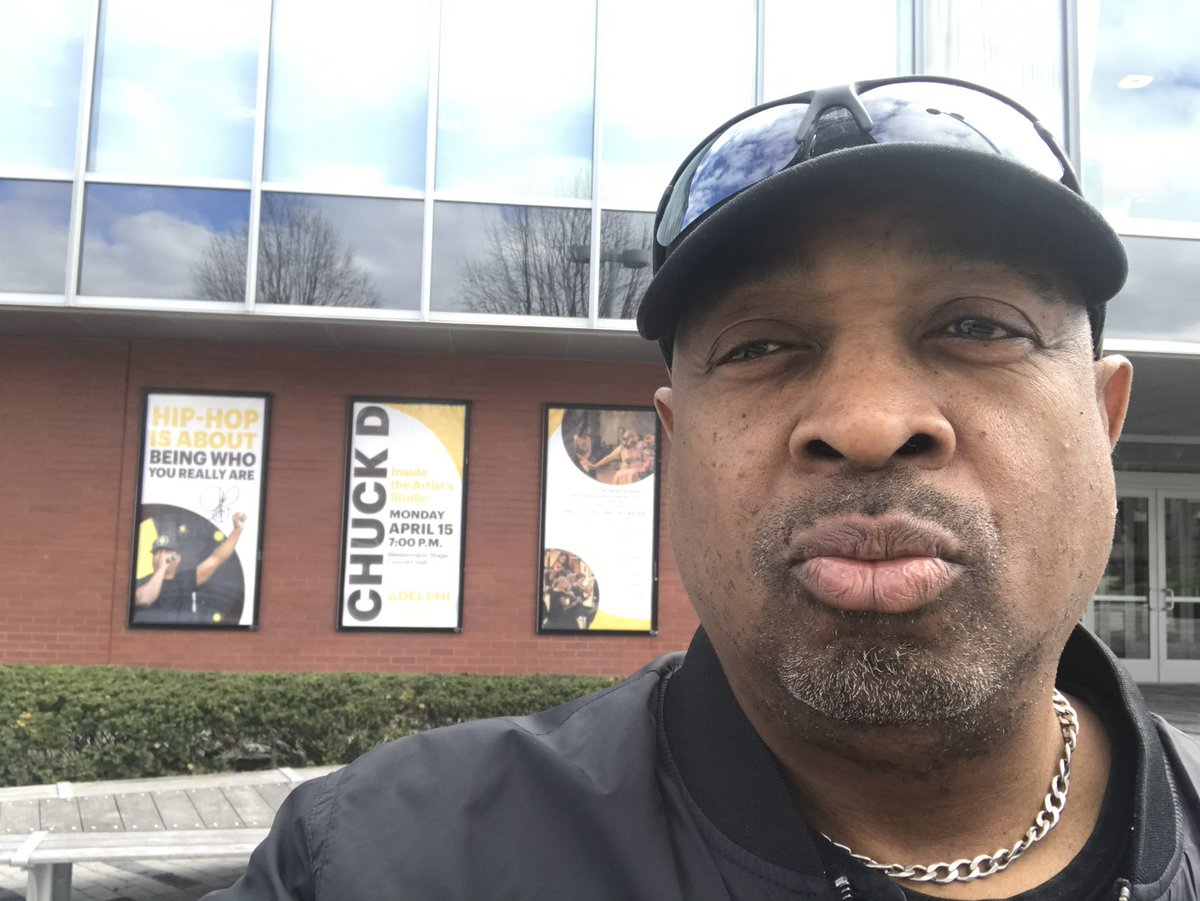 MrChuckD's tweet photo. FAME is a public tracking device... this is why it doesn’t behoove so called celebs &amp; famous folk to act like a A**hole..in the public. Give the public service instead of robbery https://t.co/2jjAXlRI4D