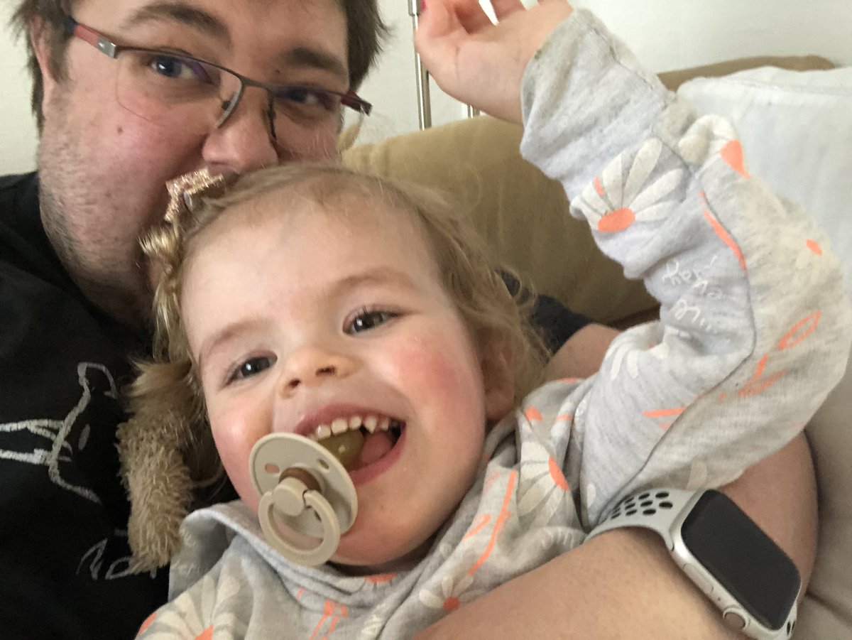 bugoff's tweet image. Op donderdagavond is nonkel bambi de babysit. Feesjeuuuhhh