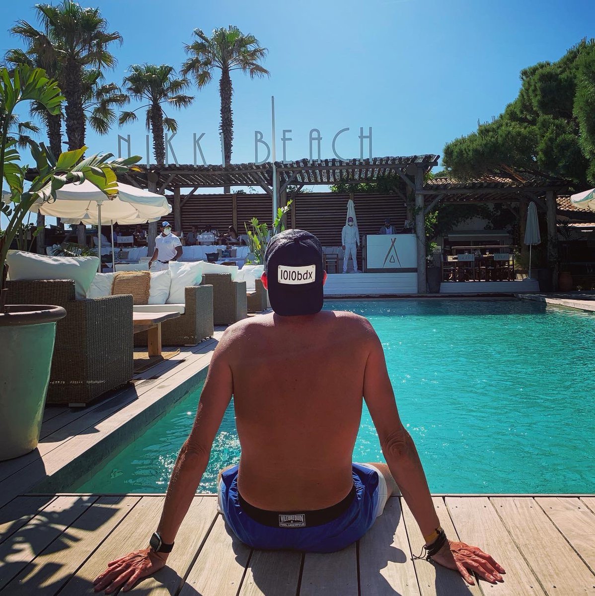 lolomars_13's tweet photo. Après le sport 🏄🏻‍♂️ le réconfort ☀️🏖🌴🍹 @NikkiBeachStTro @NikkiBeachWorld #NikkiBeach #NikkiBeachStTropez #LaBriz #NikkiBeachSaintTropez https://t.co/5FmrElxENa