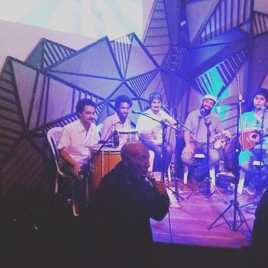 PortelaCanal's tweet photo. #TBT de 13/4/2017. Edição do Portela na Lapa, homenageando a Turma do Muro. Nelson Sargento prestigiou, cantou e agora encantou. Brilha no céu ao lado de tantos bambas - em verde e rosa e azul e branco.

#PortelaCultural #RIP #Mangueira #Portela https://t.co/bSgXQe28xV