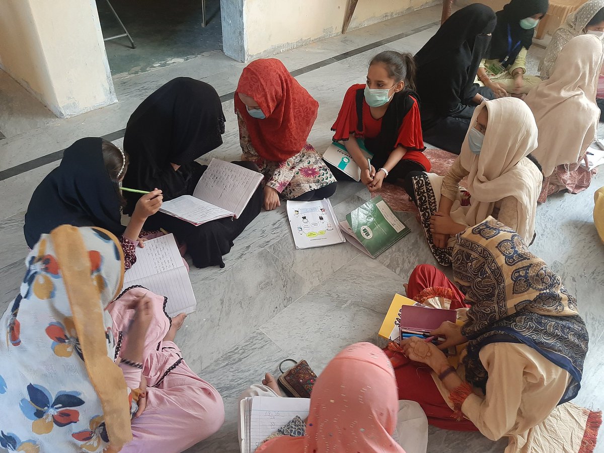 daniaakhalil's tweet photo. As the Teach For Pakistan's fellowship is approaching to its end, We are planning to make this a happy end by #CelebratingGoodbyes. Here is our  first round of reflection circles where we share our favourite memories from the past two years. https://t.co/a3FsrvzDwr