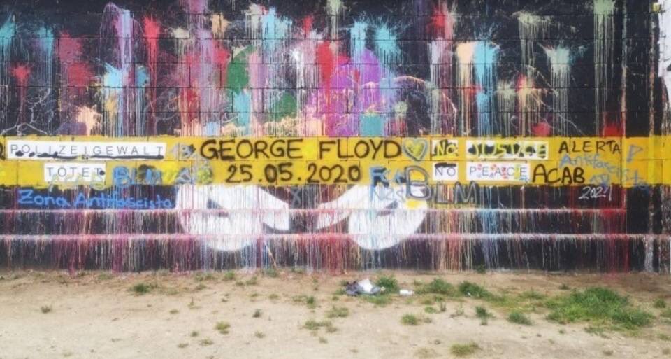 Eine Gruppe von solidarischen Aktivist_innen haben die Nazi-Schmierereien am Donaukanal wieder entfernt. 

Der öffentliche Raum gehört uns! Kampf dem Faschismus und Rassismus!