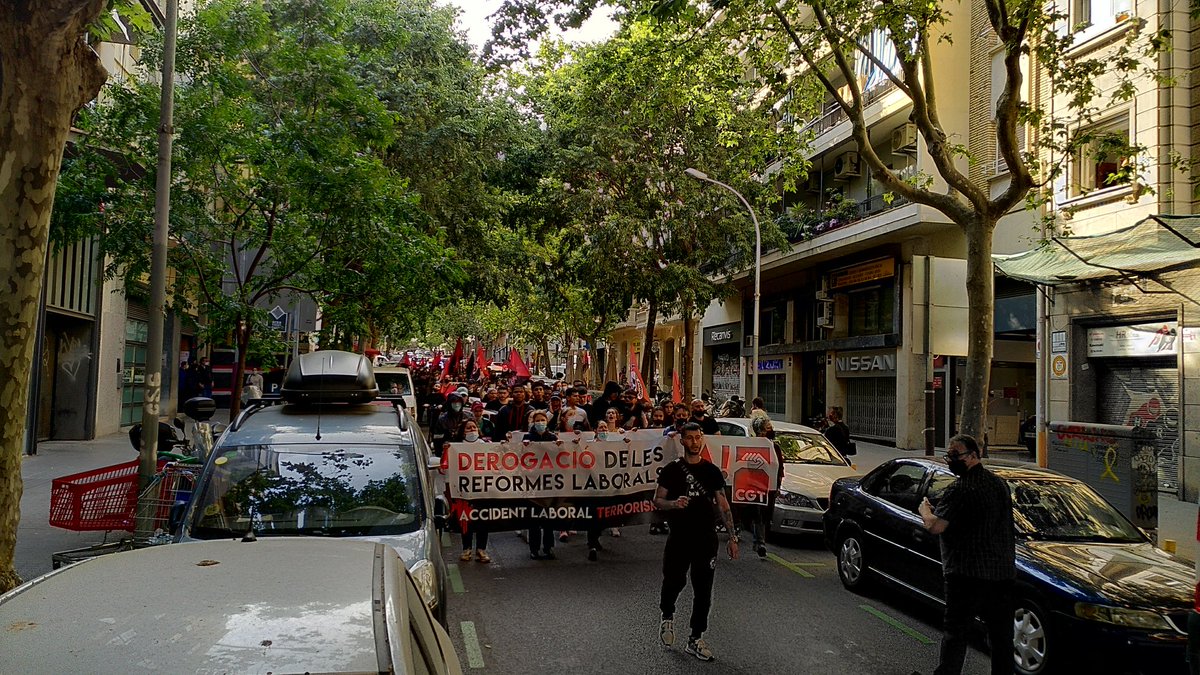 CGTBarcelona's tweet photo. La @CGT volvemos a tomar las calles porque estamos hartas de que nos exploten y precaricen!!! Derogación reformas laborales ya!!! https://t.co/SGuwtweLKa
