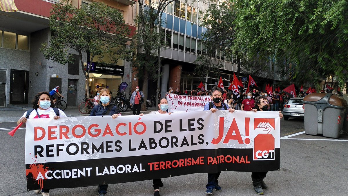 CGTBarcelona's tweet photo. La @CGT volvemos a tomar las calles porque estamos hartas de que nos exploten y precaricen!!! Derogación reformas laborales ya!!! https://t.co/SGuwtweLKa