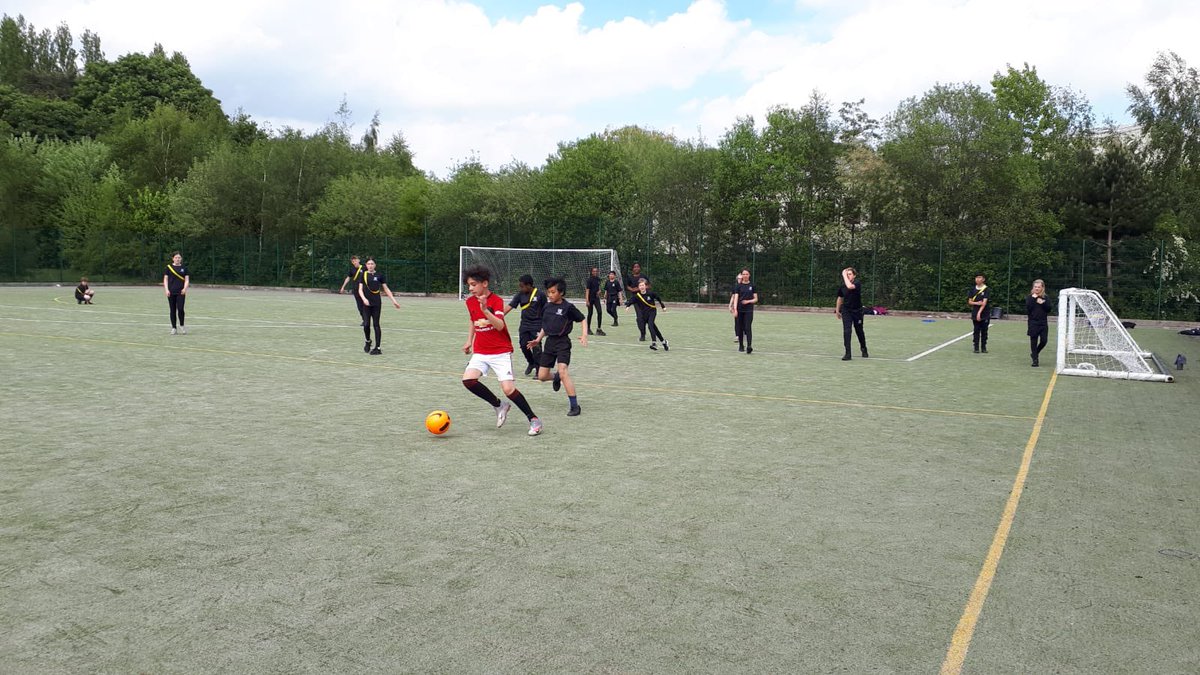 Carr_Manor_PE's tweet photo. Another great evening of football with the yr7’s. Well done to all houses. #SFWGameOn https://t.co/4opjECeSlc