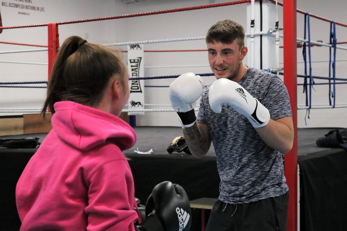 TheHiveYZ's tweet image. Last Thursday we welcomed professional boxer James Heneghan, for an inspirational talk and session on the pads. 🥊
Check out this article to see how he inspired our Senior members ⬇
thehiveyouthzone.org/james-heneghan/
We hope to see James back at The Hive again soon!🐝💜
@apex_mgmt_sol #tbt