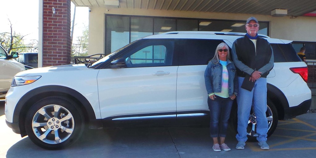 MAGCDJR's tweet photo. Rathel just upgraded to this 2020 Ford Explorer, congratulations!

https://t.co/B8grGJxLYY 
#FordExplorer #Ford #Explorer #FordExplorerforsale #Fordforsale #Explorerforsale #carshopping #familyfriendly #2020Ford #carsforsale #White #RoofRack #Sporty https://t.co/Hm4FVfMm2I