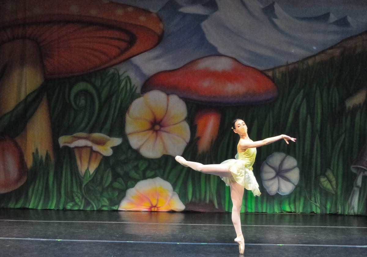 phdanceacademy's tweet photo. Our Ballet Program featured Hans Christian Andersenβs Fairytales. Pictured here is one of our #PDASeniors as Thumbelina! πΈπΌπΊ #PDAKeepsDancing #PDA #ballet #pdashowcase2021
π· Sarah Reid https://t.co/TiBKTad6Em
