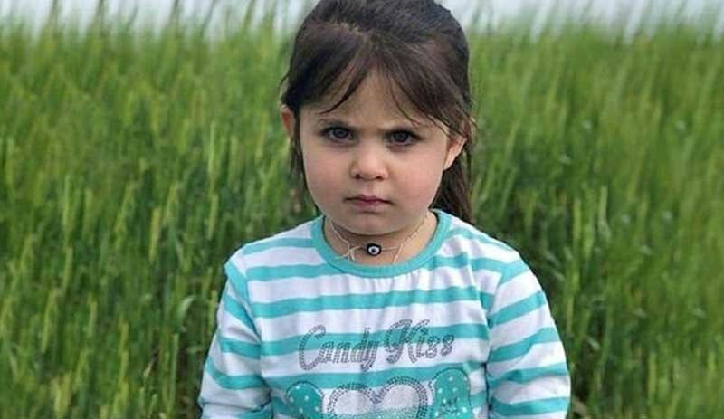 Leyla’nın sizden başka kimsesi yok . Onun ailesi artık bizleriz . Katilleri aramızda geziyor ve dava faili meçhule doğru gidiyor . Adalet istiyoruz #TürkiyeLeylayaSahipÇık  sanki hepimize bakışlarıyla olanları anlatıyor