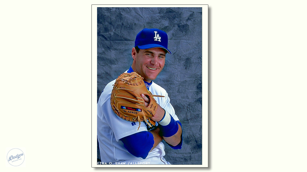 Happy Birthday to 3-year catcher Todd Hundley: 

Born May 27, 1969! 