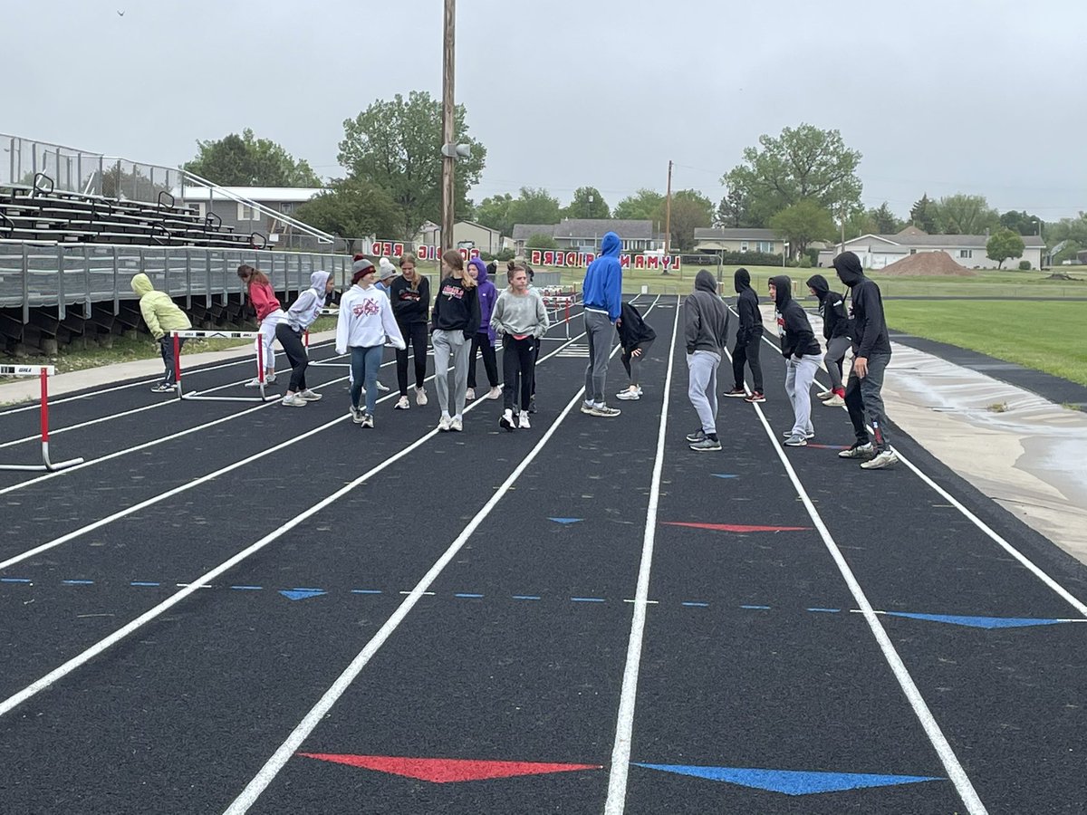 cardinaltrack's tweet photo. Quick stop in Presho for a short practice on our way out west! #statetrackbound #gocards https://t.co/uKClPfFVF6