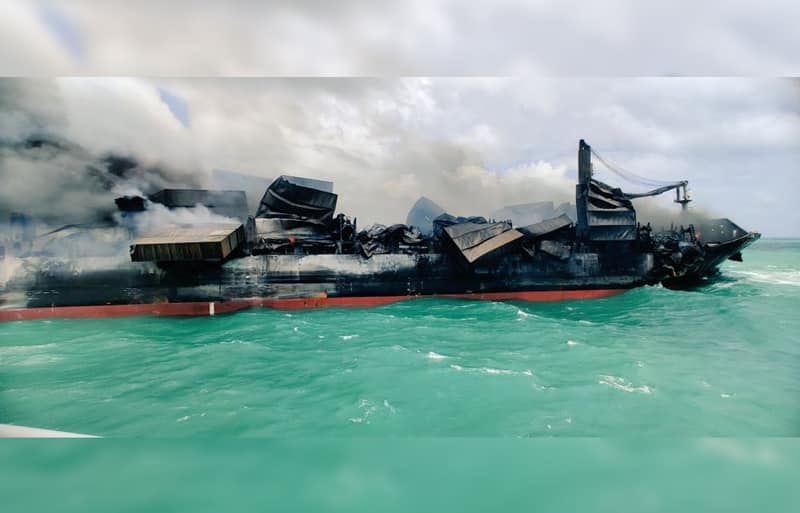 Sri Lanka Prepares For Major Oil Spill From Burning Ship Off Colombo > Check out the article 👉buff.ly/3vt5iaV

#Shipping #Maritime #MVXPressPearl #MarineInsight