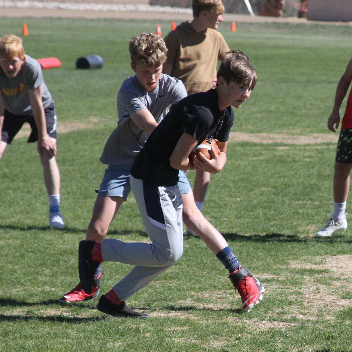 GunnisonFB's tweet photo. A few shots from our ‘Next Man Up’ Middle School Camp the last two weeks!! Thank you to all the 6th, 7th, &amp; 8th Graders who came out! Our rising freshman class has great numbers, and the future of Gunnison Football is strong!! (📸: Brandon Warr, GCT📰) #FAMILY #GunnisonColorado https://t.co/iCseIZ83Oc