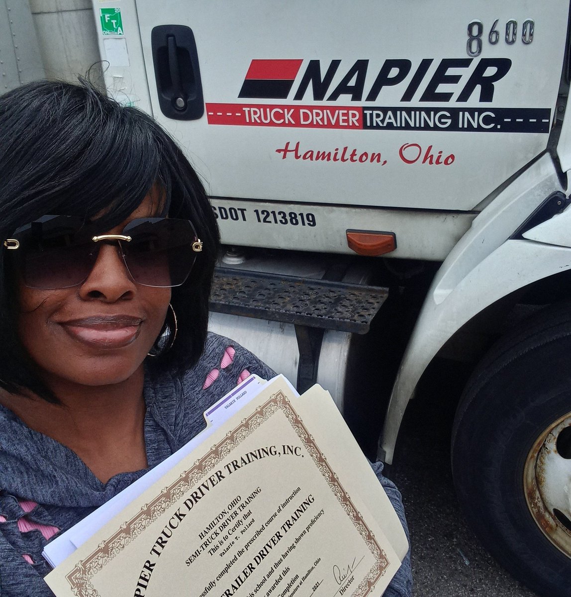 MsOwwwww's tweet photo. #StayDownUntilYouComeUp #ButGod #CDLHolder #FemaleTrucker https://t.co/Pz6cI9sAXo