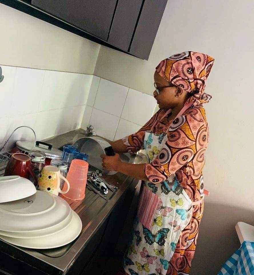 shiluvankuna's tweet photo. When mother in law asks for my pictures 😂❤️ https://t.co/VBhnyejgBC