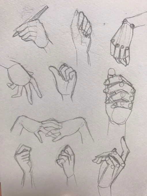 苦手な手の練習💪

何回も描き直すからめっちゃ描き後が残ってる笑 
