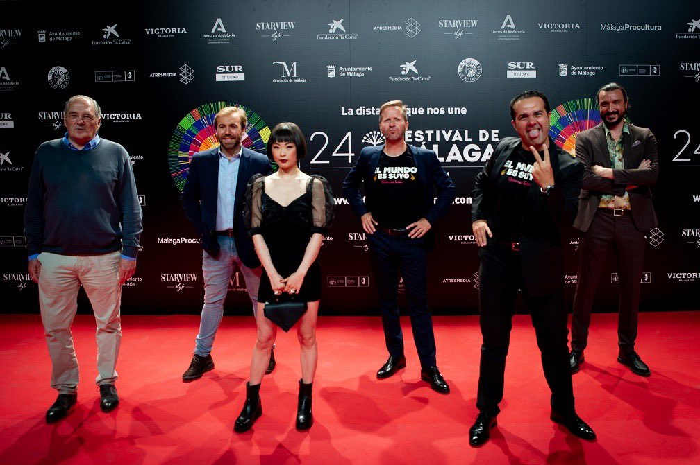 chachahuang2's tweet photo. En la presentación de @festivalmalaga 
con #Elmundoessuyo2 🖤 https://t.co/kGk3OlpbgB