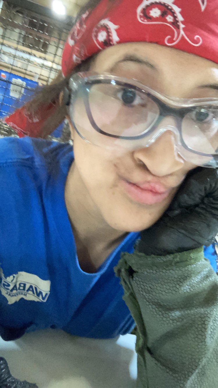 2 pic. Pre-med working what is hopefully my last non-medical / healthcare related job. Lol. #MTTTT 😋💜 Ready for tomorrow! #nationalpremedday2021 #NPD2021 https://t.co/QGE83Yn6pQ