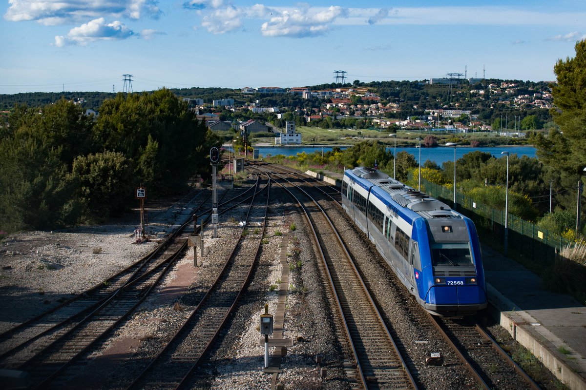 Transports_zou's tweet photo. Il est 20h, je ferme le fil ⏸️
Réouverture demain matin, 6h avec Nicolas puis Margaux à 13h 👨🏻💻👩🏼💻
Je vous souhaite une très bonne soirée avec une très belle 📸 de @lordregio13 à Martigues sur la #LIGNECOTEBLEUE 🌊
Cécilia ✨ https://t.co/SJ1MFMQeGx