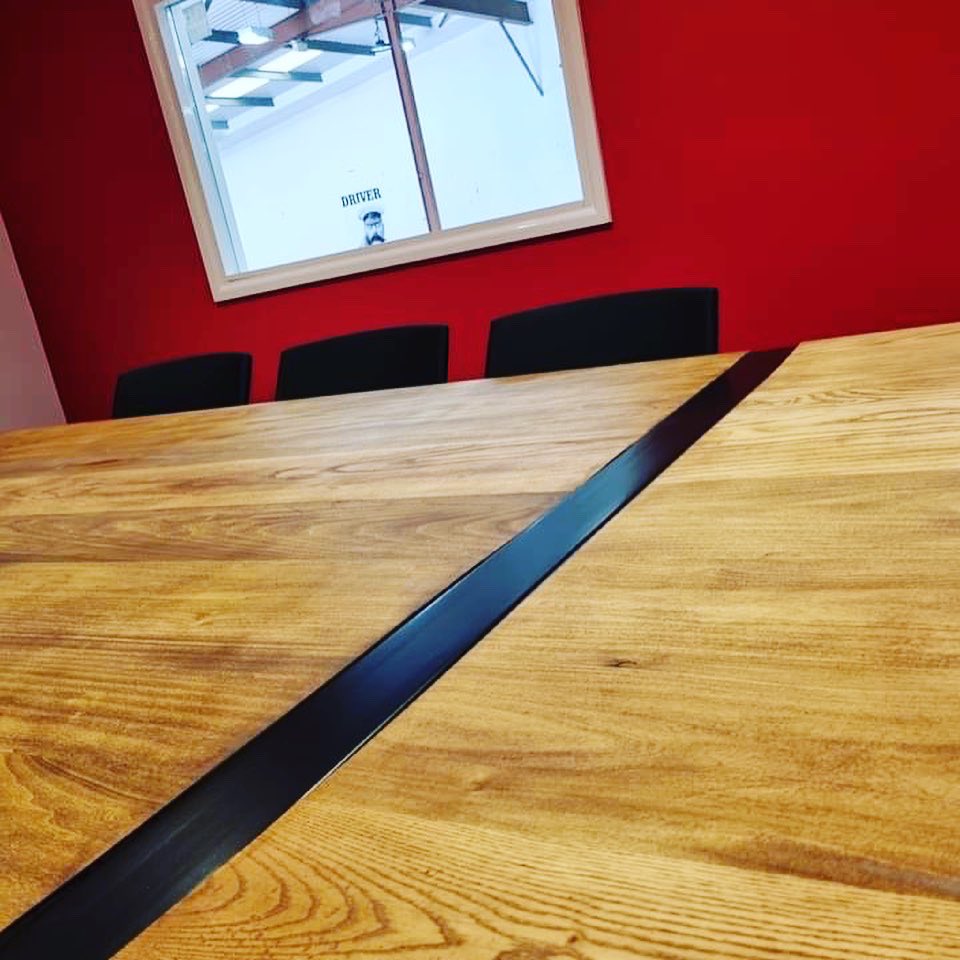 Rent_a_tech's tweet photo. final touches for our training room with classes already booked for next week. We had this custom desk built by a local company. Supporting local company’s is so important during this madness and by jeez they have met the requests and more https://t.co/AYIwVlRTN3 https://t.co/1JvQMK3Rme