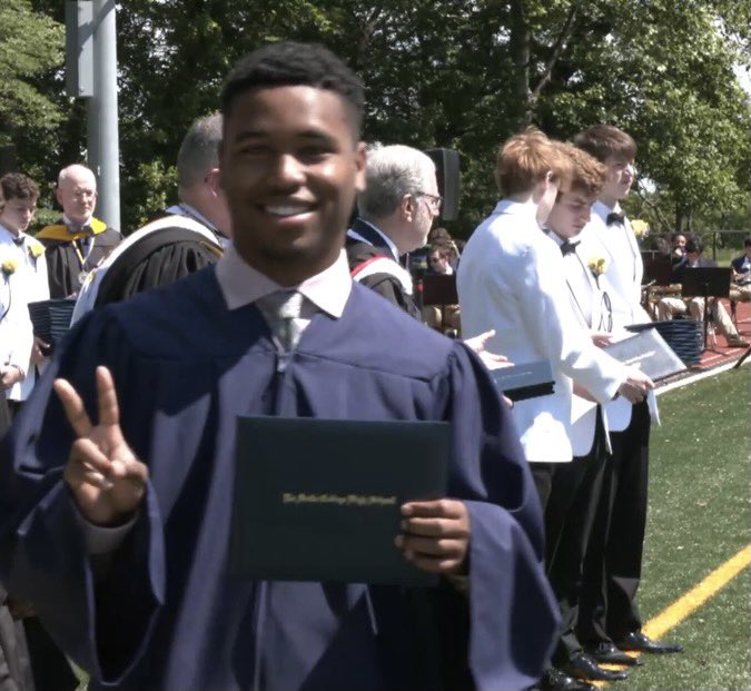 jalendhanton's tweet photo. I graduated today✌🏾 @ESU_Football I’m ready https://t.co/MupfDp8Bfw