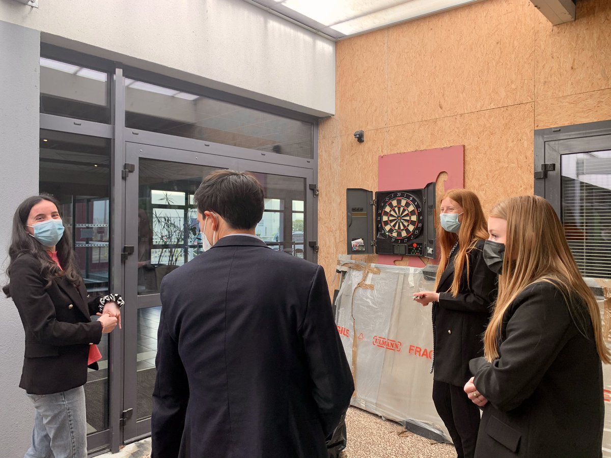 lyceejarennes's tweet photo. Moment de convivialité pour clôturer l’opération #coupdeboost 🎊 Merci aux membres du @CJD_Rennes , parrains de nos élèves de 1STMG pour leur implication. #rennes #bretagne #lycee https://t.co/otF6ni8aMp
