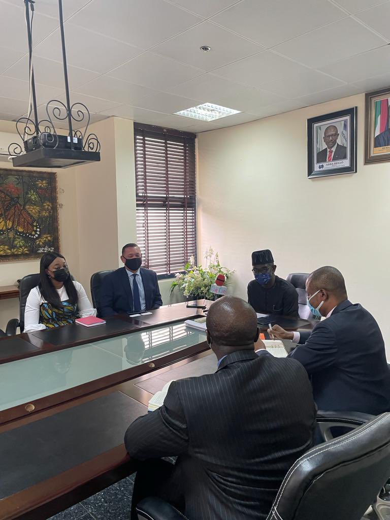 RealAbbaBello's tweet photo. Our deliberations centered  on creating content for promoting Nigeria’s non-oil export sector, sensitization for the Women &amp; Youth Export Facility and export facilitation in the creative &amp; entertainment industry. 
#WAYEF #NigerianCreativeArtsandEntertainment
#NonOilExports https://t.co/m21uJO636j