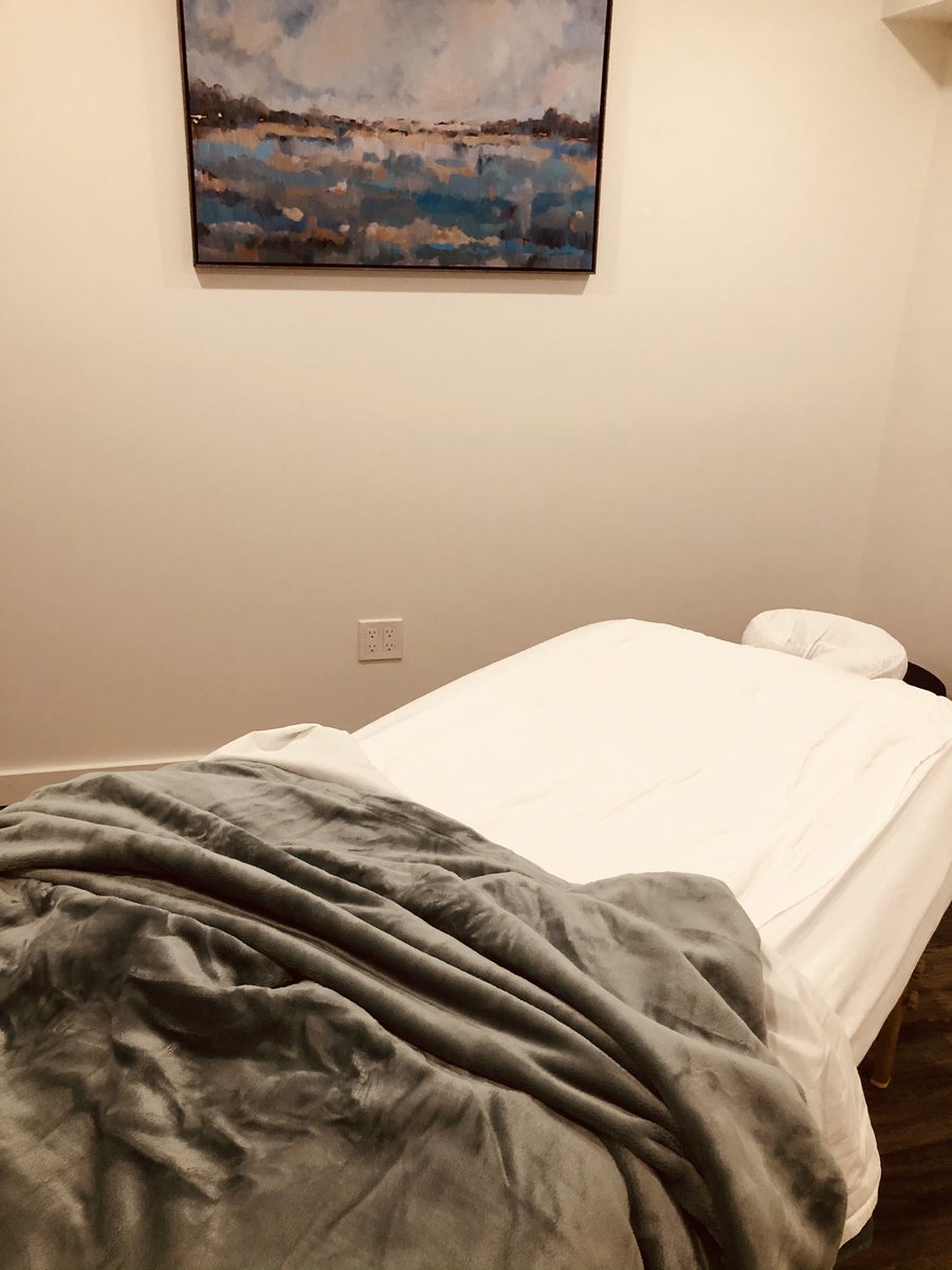 6_missy's tweet photo. Massage is the best day of the week. #sonicetobekneaded #theamazingmusclewhisperer #sorryforthethingsisaid https://t.co/Vyj9Gd3Yn6