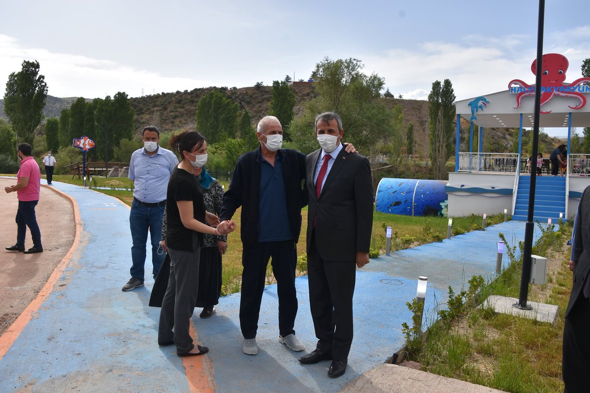 TC_kkalevalilik's tweet photo. Sağlıklı ve güzel günlerde buluşmak dileğiyle...

Yeşil Vadi -Oba Köy ve Turkuaz Bisiklet yolunda açılış öncesi son çalışmaları yerinde inceleyen  Valimiz Yunus Sezer, alanda bulunan vatandaşlarla sohbet etti.. https://t.co/pVnxPBbpBA