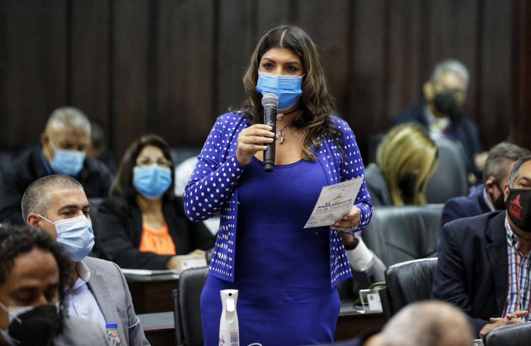 💬 La diputada @gabrielavota03 señaló que las misiones debe ser concebidas como centros logísticos que atienden la salud, la educación y lo social. "Son centros de construcción del nuevo modelo social", dijo.