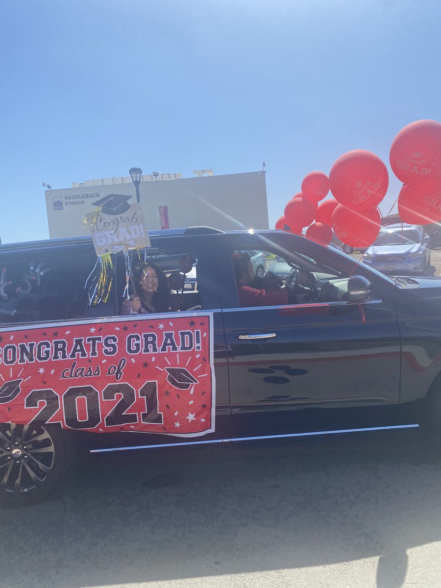 ParClassVoyager's tweet photo. #carmencement2021 ⁦@SaddlebackColl⁩ #congratulations #2021graduates https://t.co/yFKgZIFJgX
