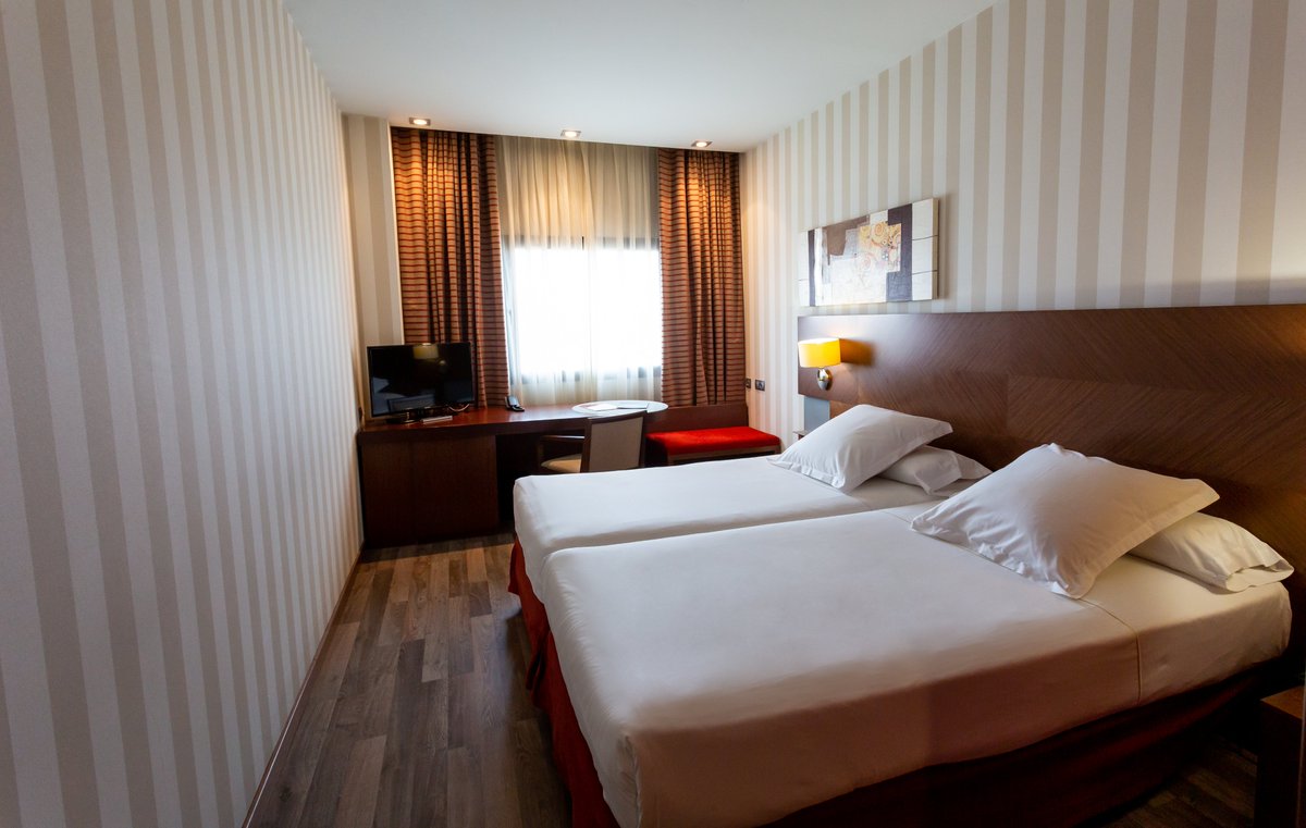 HotelLasArtes's tweet photo. Contamos con 117 habitaciones dobles y 3 junior suites exteriores totalmente equipadas e insonorizadas con los servicios y la tecnología necesaria para asegurar la máxima calidad a nuestros invitados! 😊 https://t.co/RyzPfR1SB8