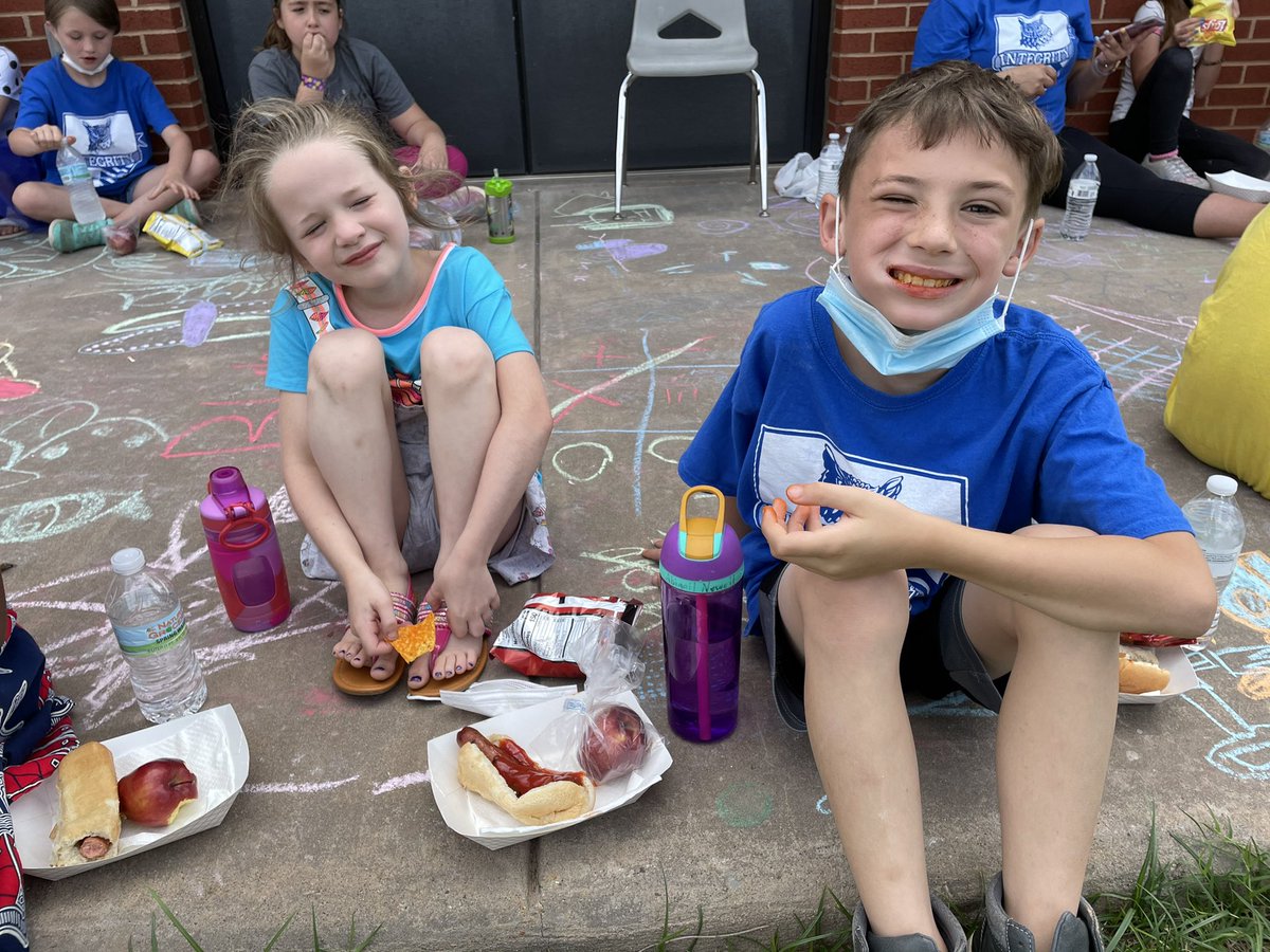 Elizabeth Vines tweet media