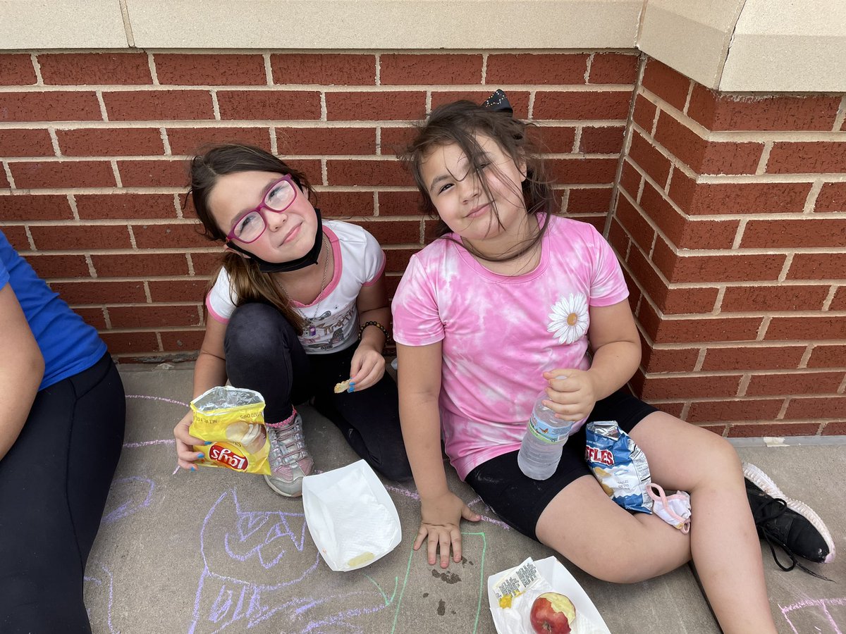 Elizabeth Vines tweet media