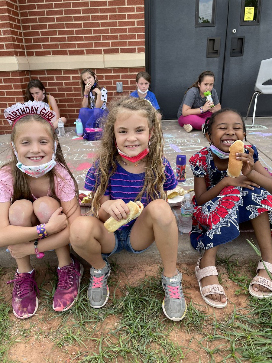 Elizabeth Vines tweet media