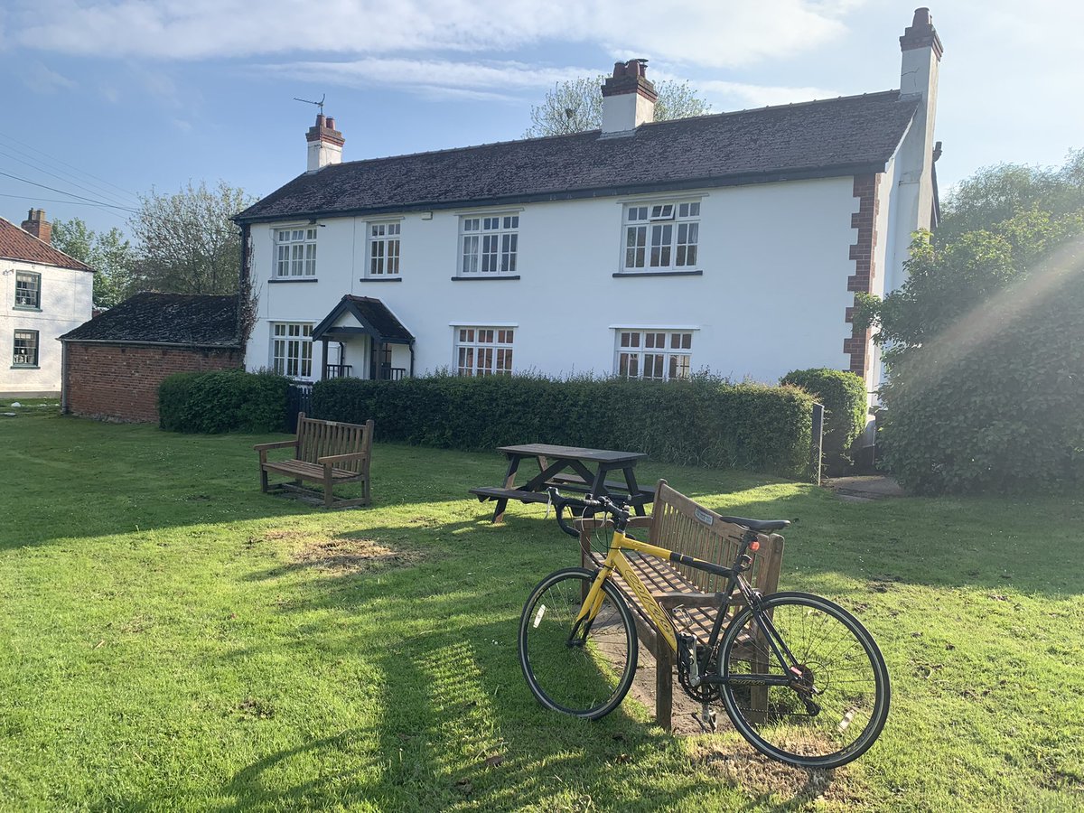 CharlesAnyan's tweet image. Quick trip to #Harpswell on the pushbike. 💥

Last minute training session for this weekends #TourDeSilos for @mndassoc #CycleForKate and obviously a few more miles for @Lincsruralhelp #MadMayMarathon 👍

Fingers crossed for a dry Sunday 😀