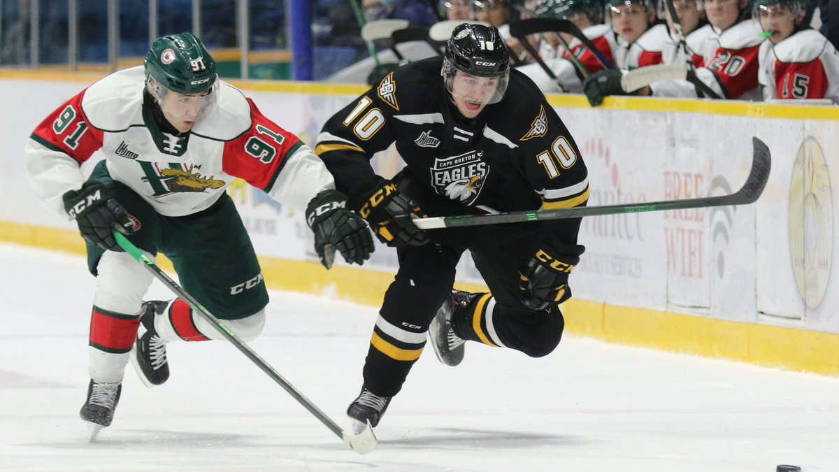 CBEHockey's tweet image. Congratulations to Eagles forward Connor Trenholm who is ranked 137th among North American skaters in the final ranking from NHL Central Scouting for the upcoming NHL draft!