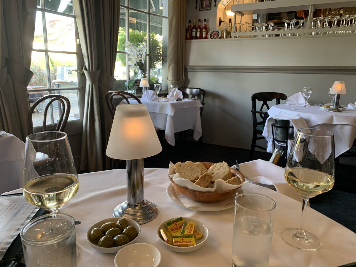 suthersuk's tweet photo. It’s good to be back at #DueAmici Chislehurst again....it’s always a great welcome from Felice and the guys....can you spot the #cafc ornament? https://t.co/5SxoCd8BWK