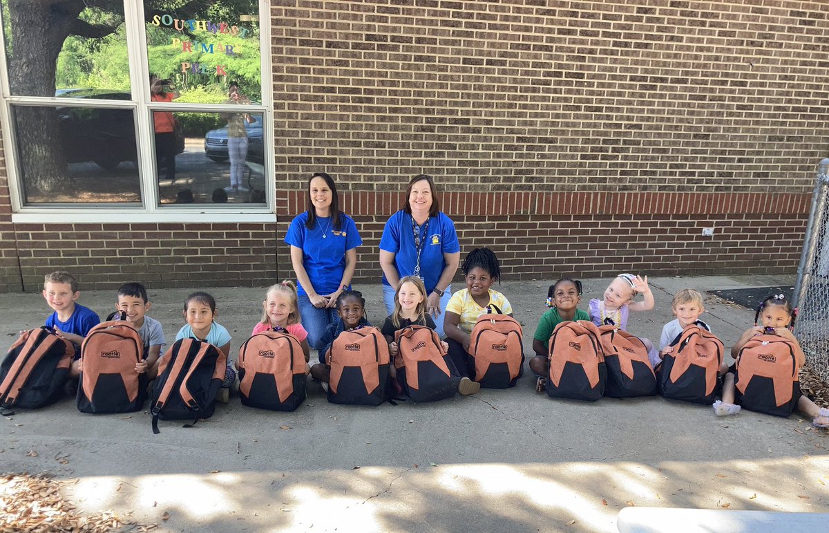 southwestprek's tweet photo. Thank you @catawbakids @PBSKIDS  for partnering with our class this year! This has been an amazing year in preschool! #YouAreAmazing #southweststrong @Southwest_HPS @hickoryschools https://t.co/VPTmAPqWrz