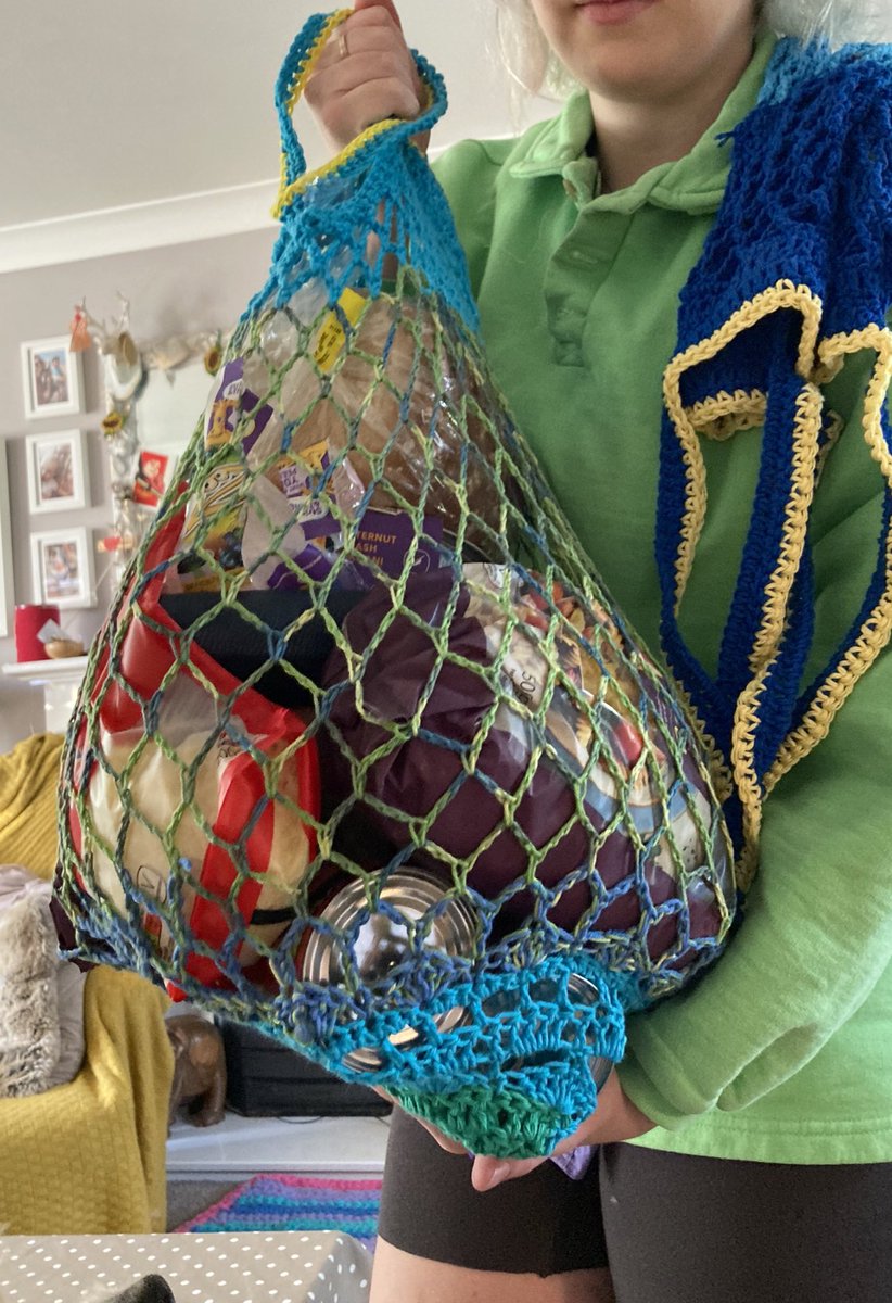 Chachasmaking's tweet image. A capacious BLOOM bag: 
E "I got prosecco as well as normal wine, as I could see you were having a bit of a day. Plus it's Thursday"

etsy.me/3sjBICd

#HavingABitOfADay #sideeffects #bloodyfatigue