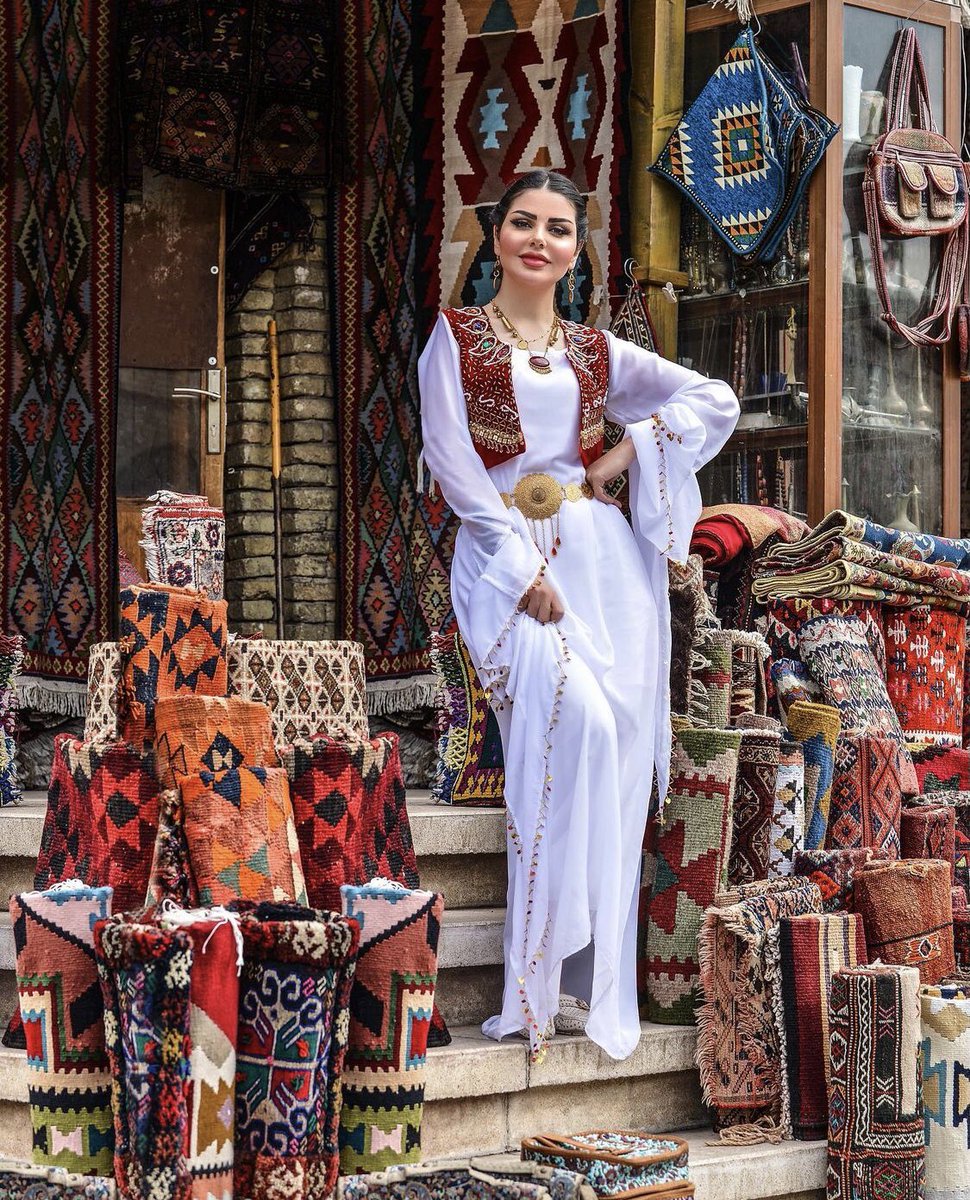 DailyErbil's tweet photo. جلی کوردی رەسەن ❤️
Traditional Kurdish attire 🎎

•
••
•••
#dailyerbil #kurdistan #erbilcity #hawler #اربيل #كردستان #كوردستان #erbil #mesopotamia #everydayiraq #everydaykurdistan #erbilatnight #city #mycity #machko #kurdish https://t.co/RInE7dI1wR