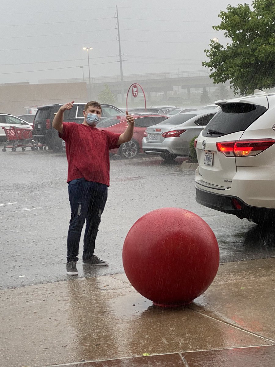 This is what we call great guest service at T2103!  Way to go <a href="/JacobNannie2/">Jacob Nannie</a> for helping our guest out in the pouring rain.  <a href="/Shaunsworld314/">Shaun Reed</a>