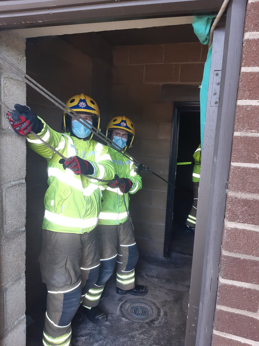 HIWFRS_LandD's tweet photo. Today our #RedSquad #Trainees took part in #SWAH Scenarios and practical #assessments #LotsOfRope #ConfidenceAtHeight #MoreThanJustFires https://t.co/i1hvBiDFQ6