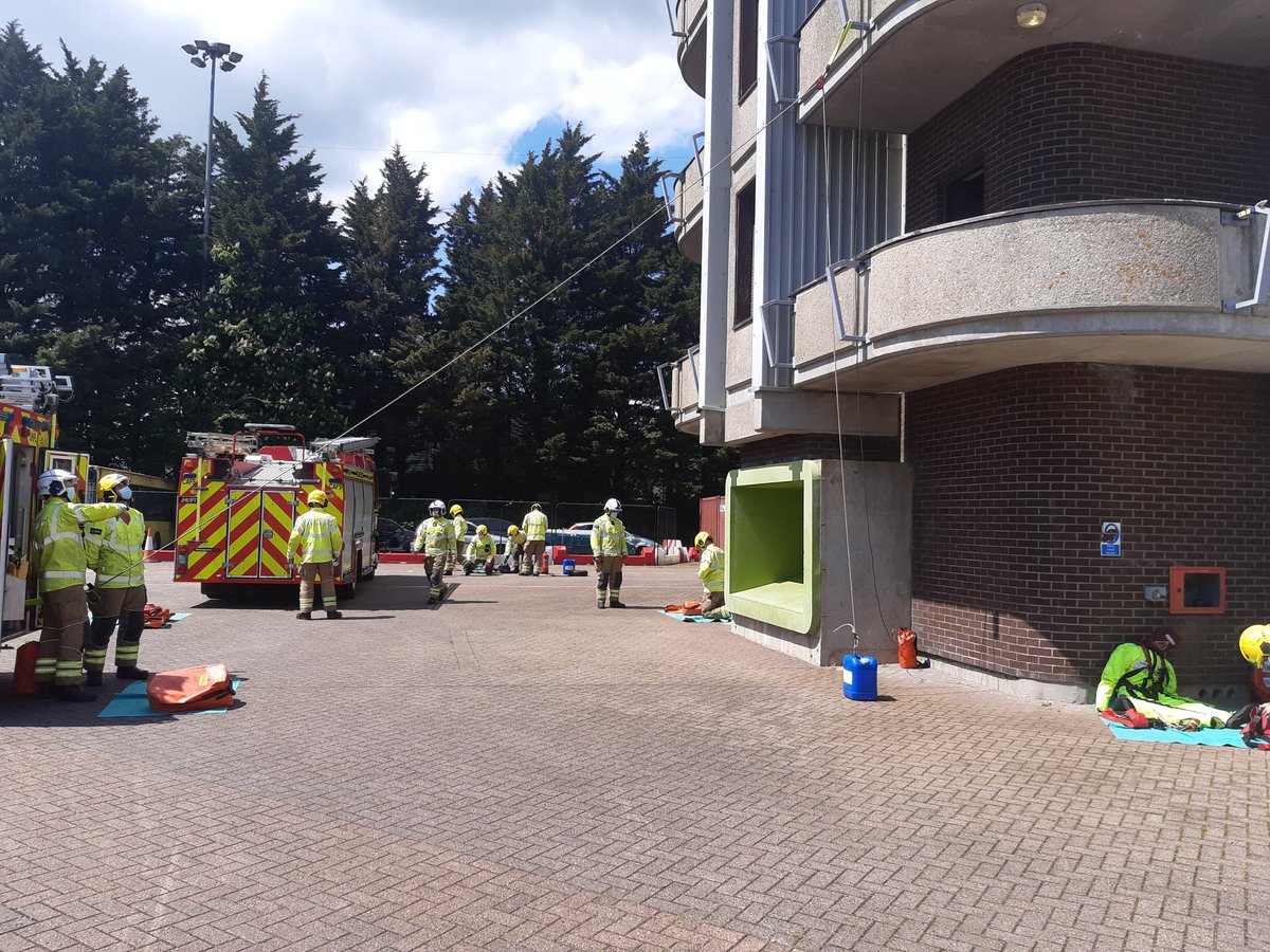 HIWFRS_LandD's tweet photo. Today our #RedSquad #Trainees took part in #SWAH Scenarios and practical #assessments #LotsOfRope #ConfidenceAtHeight #MoreThanJustFires https://t.co/i1hvBiDFQ6
