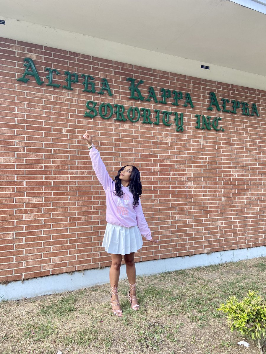 Ariellee____'s tweet image. often imitated, never duplicated...

The legacy BEGINS now 💕💚 
#1908 #aka1908 #quadclub #spring21
