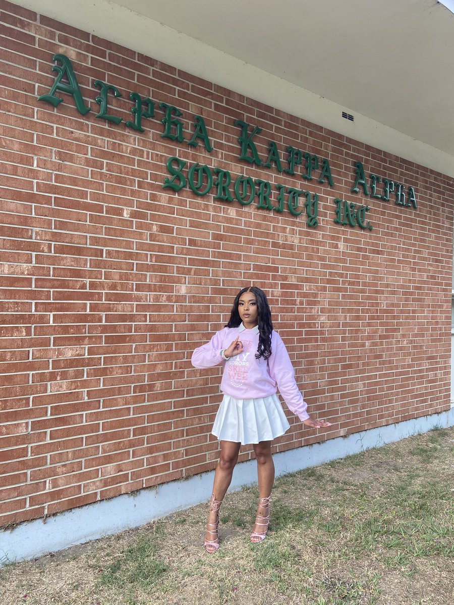 Ariellee____'s tweet image. often imitated, never duplicated...

The legacy BEGINS now 💕💚 
#1908 #aka1908 #quadclub #spring21