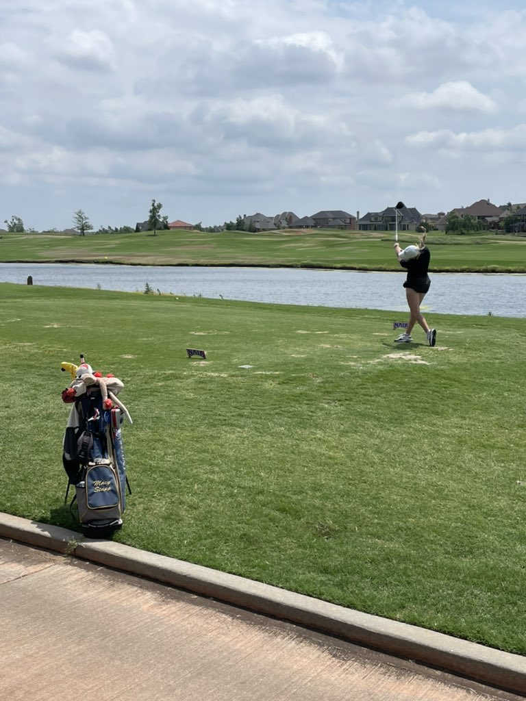 MarianUnivWGolf's tweet photo. Finished with a par for an 80 in tough wind #gomace https://t.co/Pbga8l7eW1