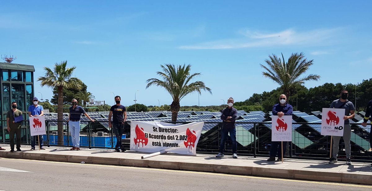 AenaLucha's tweet photo. Ls Jueves son como como un canto a la libertad y a la Justicia. No hacen falta Juzgados, ni jueces, ni abogados aburridos de tanto defender lo indefendible. AENA ha olvidado lo que es el Dialogo y el entendimiento. Los Acuerdos ahora y siempre prevalecen. @AenaLucha https://t.co/O6snB9WTZ2
