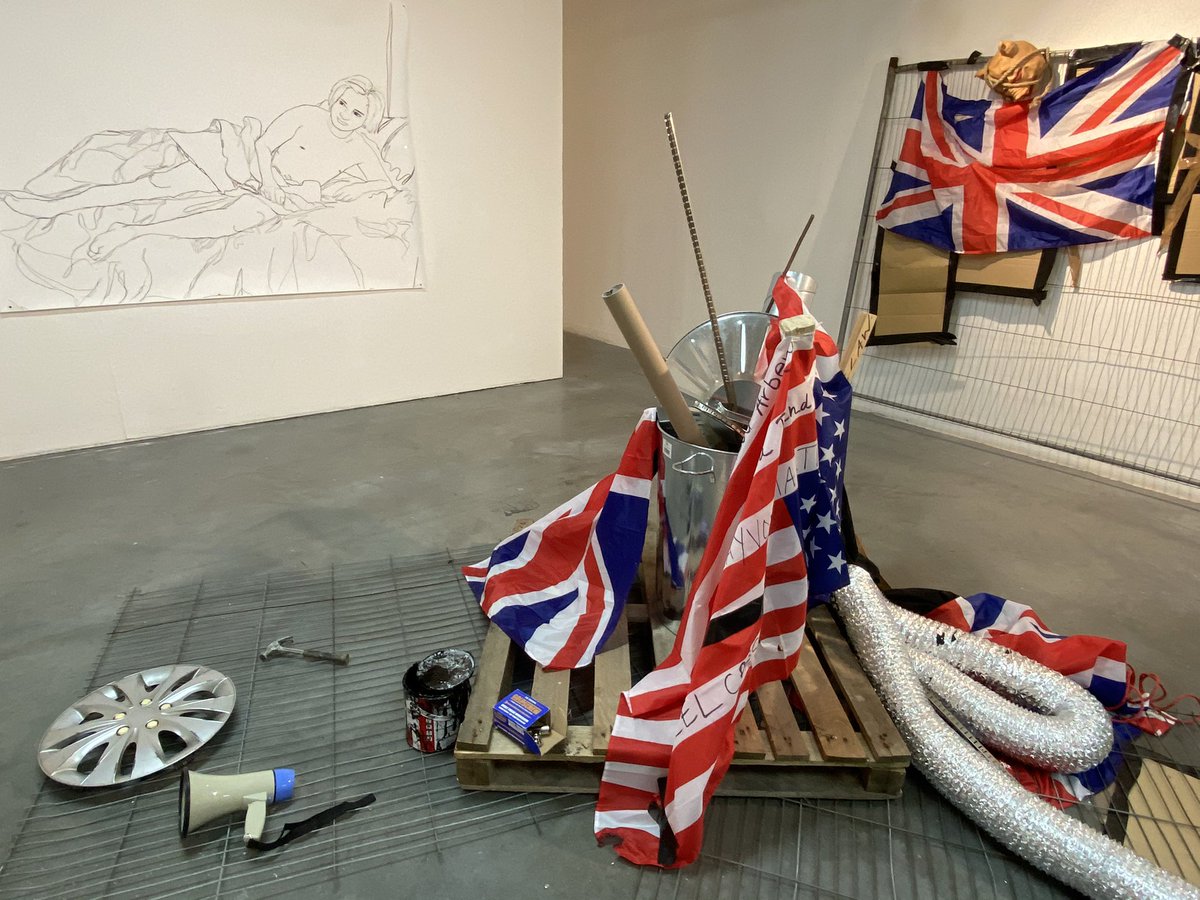 TangeUK's tweet photo. BA #FineArt students were able to receive studio tuition & practice on campus at least one day per week during the pandemic. The degree show is exceptionally high standard. Their joyful body language & beautiful artworks have expressed it so powerfully!
#BeTheChange #UELconnected https://t.co/qfOlBxqWtT
