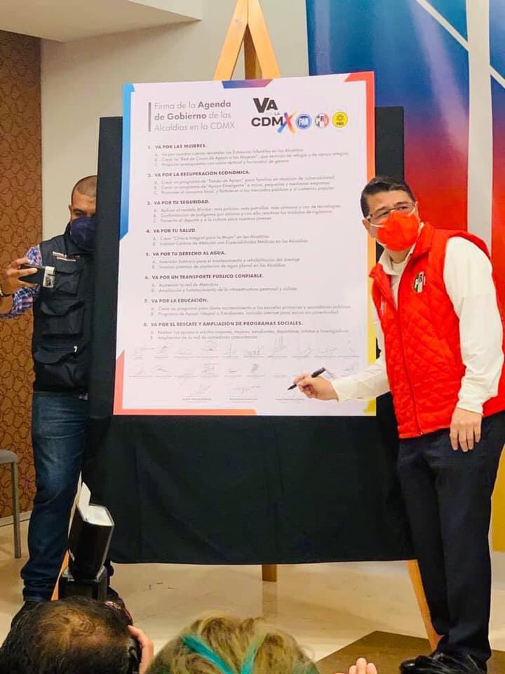 AliciaRobles_Ac's tweet photo. 💙❤️💛 Va Por La CDMX 💙❤️💛
Hoy firmamos la agenda de gobierno de las alcaldías en la que nos comprometimos a trabajar en programas sociales, ambientales y de reactivación económica, encabezada por las dirigencias del @PAN_CDMX, @PRD_CDMX y @PRICDMX_ https://t.co/1tHCoZ8Gqr